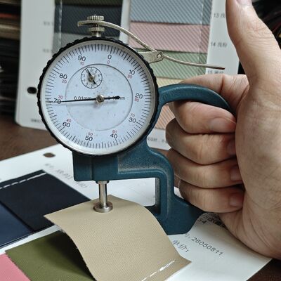 0.7 мм Текстура ткани Синтетическая кожа ПВХ Кожа для сумки Мебель Автомобильный интерьер Ширина 1,6 м